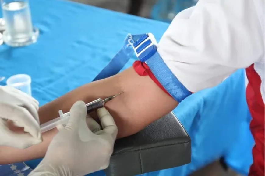 Who offers a phlebotomy course in Dubai with an instructor?